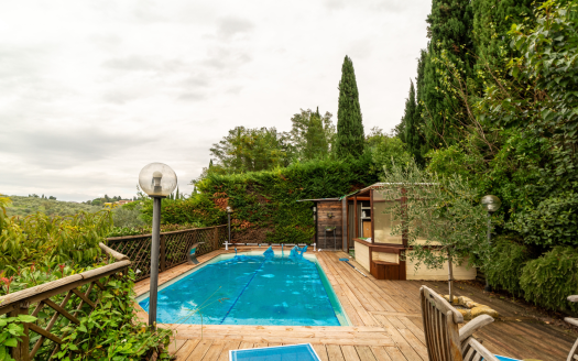 VILLA CON PISCINA E GIARDINO IN VENDITA A SAN CASCIANO