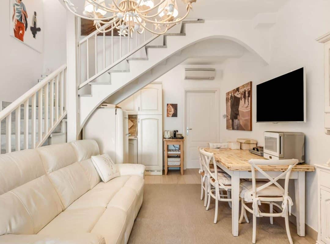APPARTAMENTO- VENDITA- FORTE DEI MARMI-ZONA GIORNO (2)