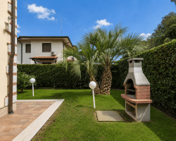 Villa-affitto-fortedeimarmi-giardino