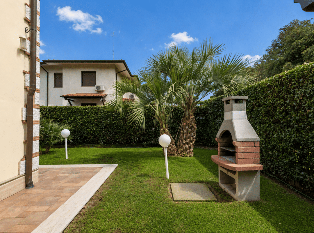 Villa-affitto-fortedeimarmi-giardino