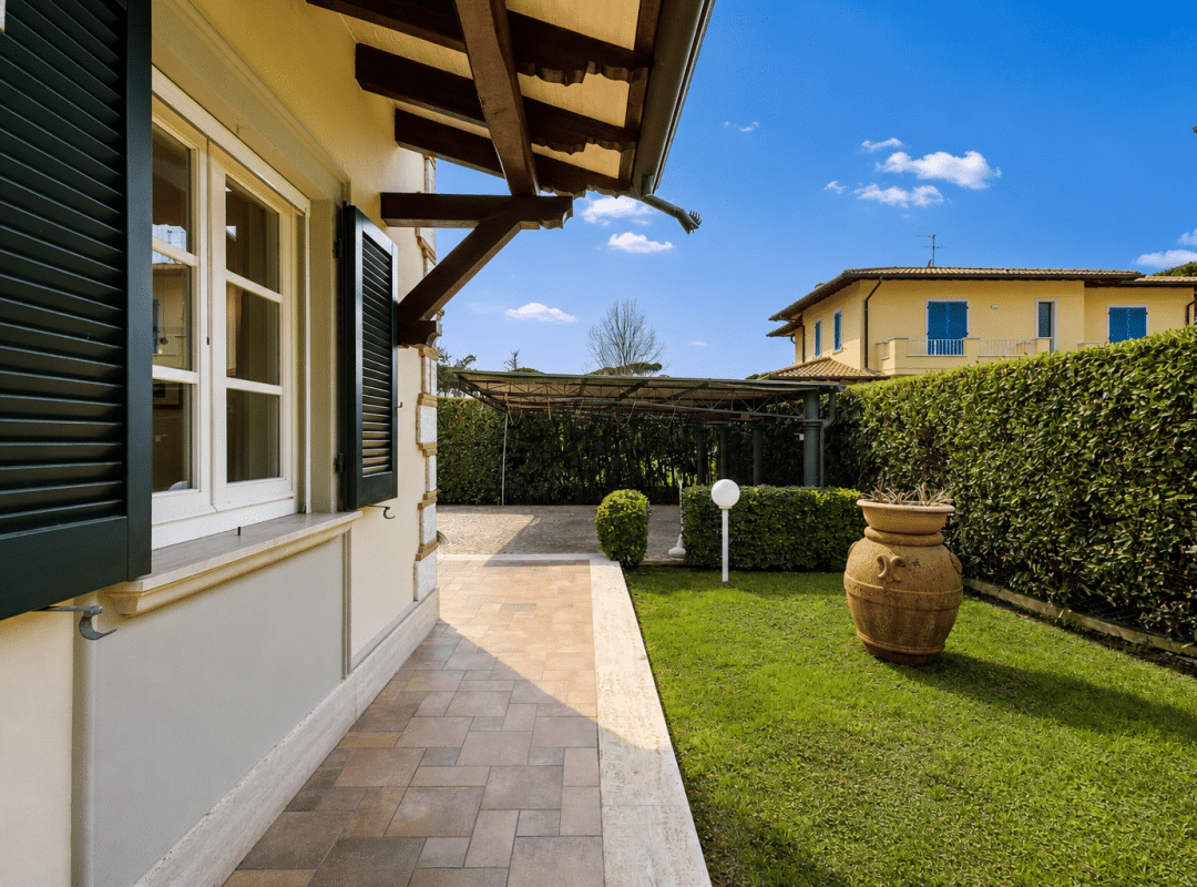 Villa-affitto-fortedeimarmi-giardino