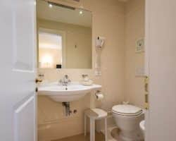 Hotel-in-vendita-Firenze-centro-bagno