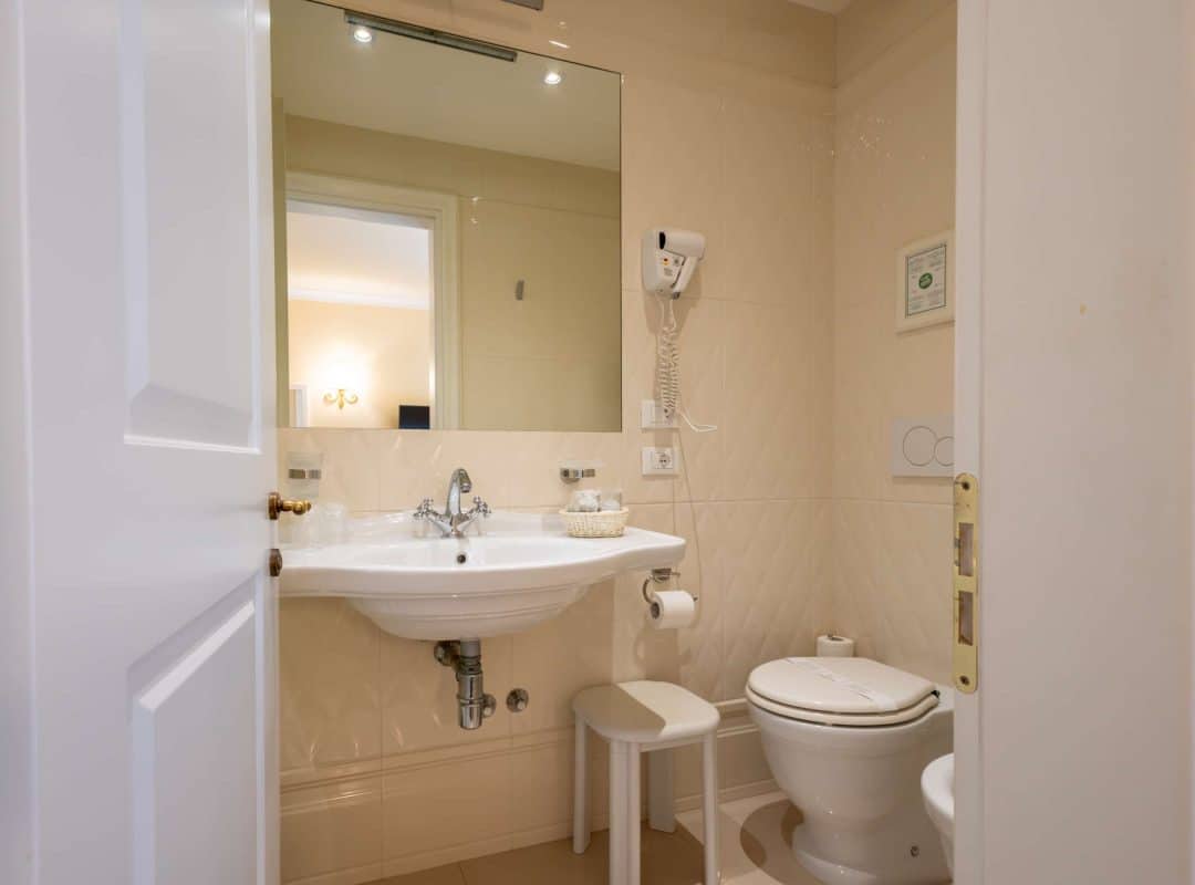 Hotel-in-vendita-Firenze-centro-bagno