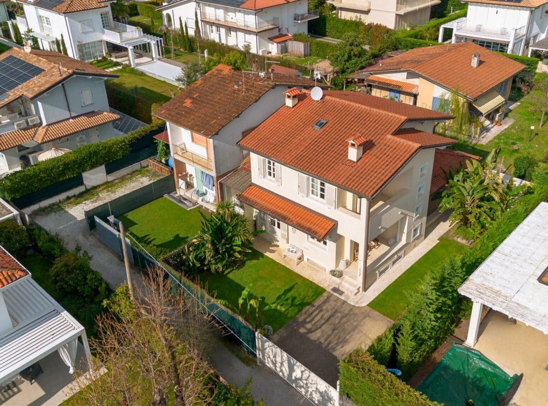 Villa-affitto-forte dei marmi-esterno (4) - Modificata