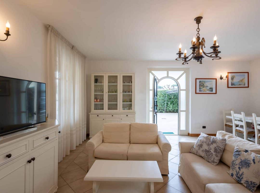 Villa-affitto-forte-dei-marmi-soggiorno (3)