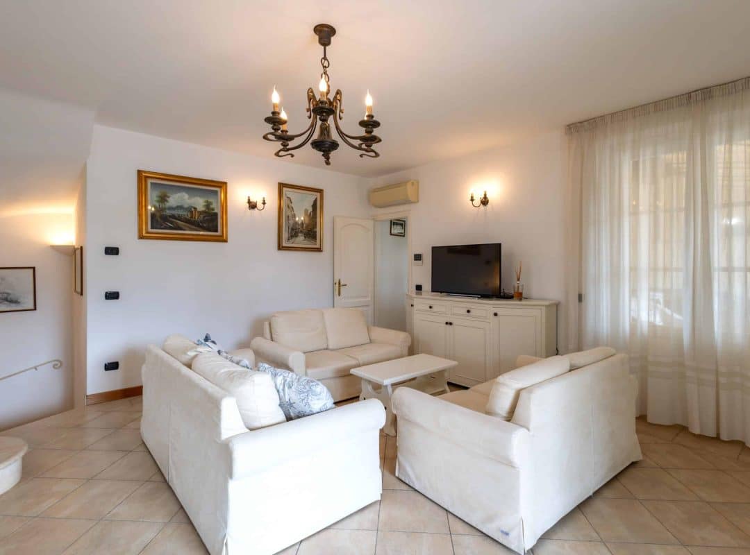 Villa-affitto-forte-dei-marmi-soggiorno (4)