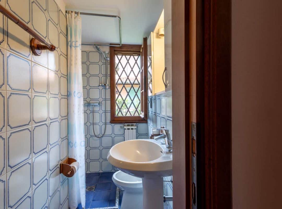 Villa-in-vendita-forte-dei-marmi-bagno