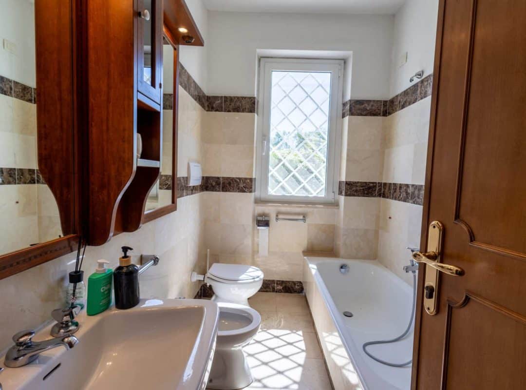 Villa-in-vendita-forte-dei-marmi-bagno