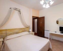 Villa-in-vendita-forte-dei-marmi-camera (8)