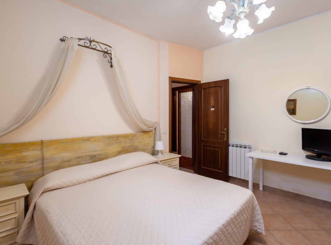 Villa-in-vendita-forte-dei-marmi-camera (8)