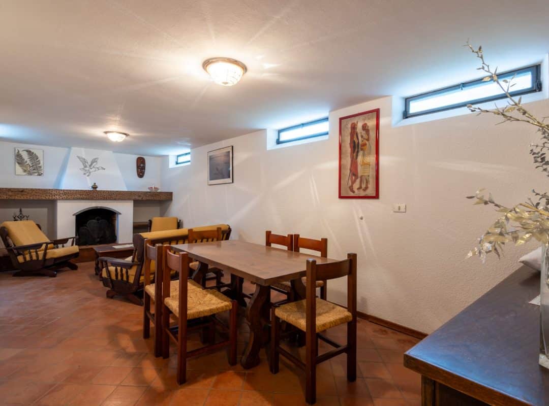 Villa-in-vendita-forte-dei-marmi-cantina-taverna (2)