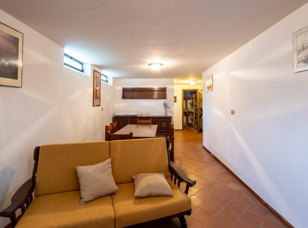 Villa-in-vendita-forte-dei-marmi-cantina-taverna (5)