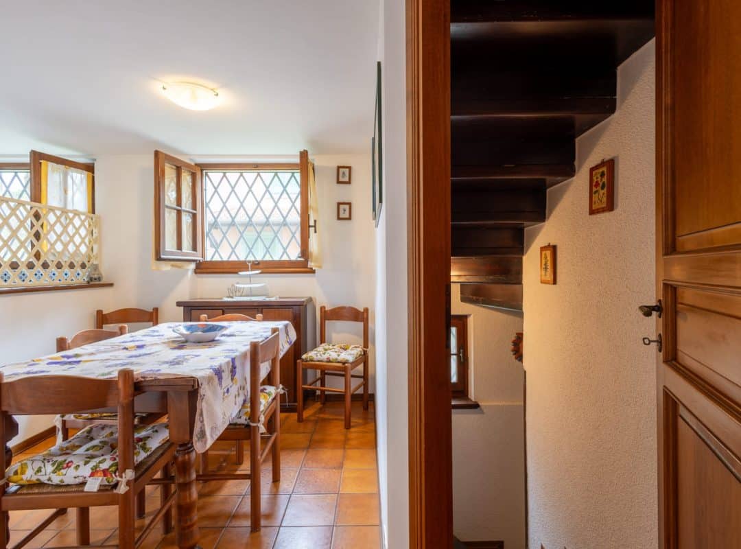 Villa-in-vendita-forte-dei-marmi-cucina-zona pranzo (2)