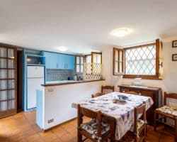 Villa-in-vendita-forte-dei-marmi-cucina-zona pranzo