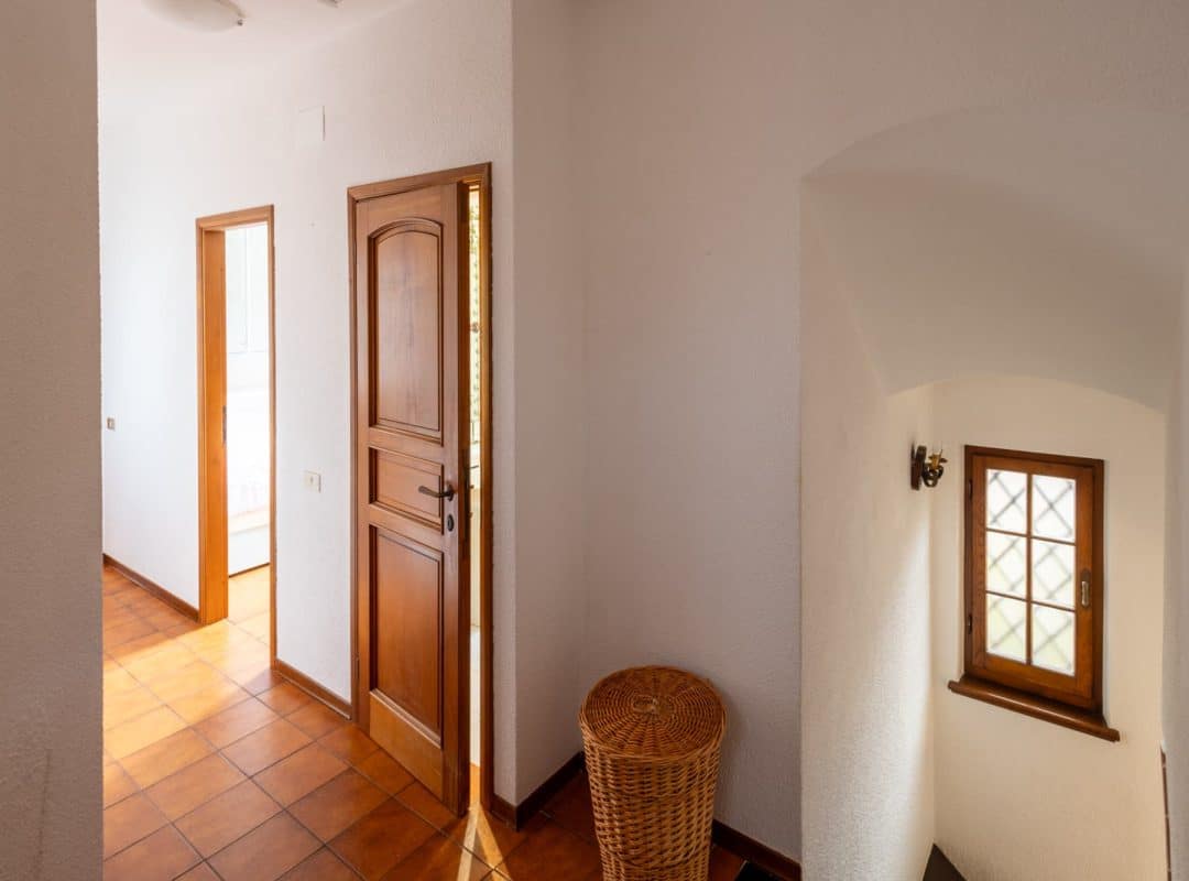 Villa-in-vendita-forte-dei-marmi-disimpegno (2)