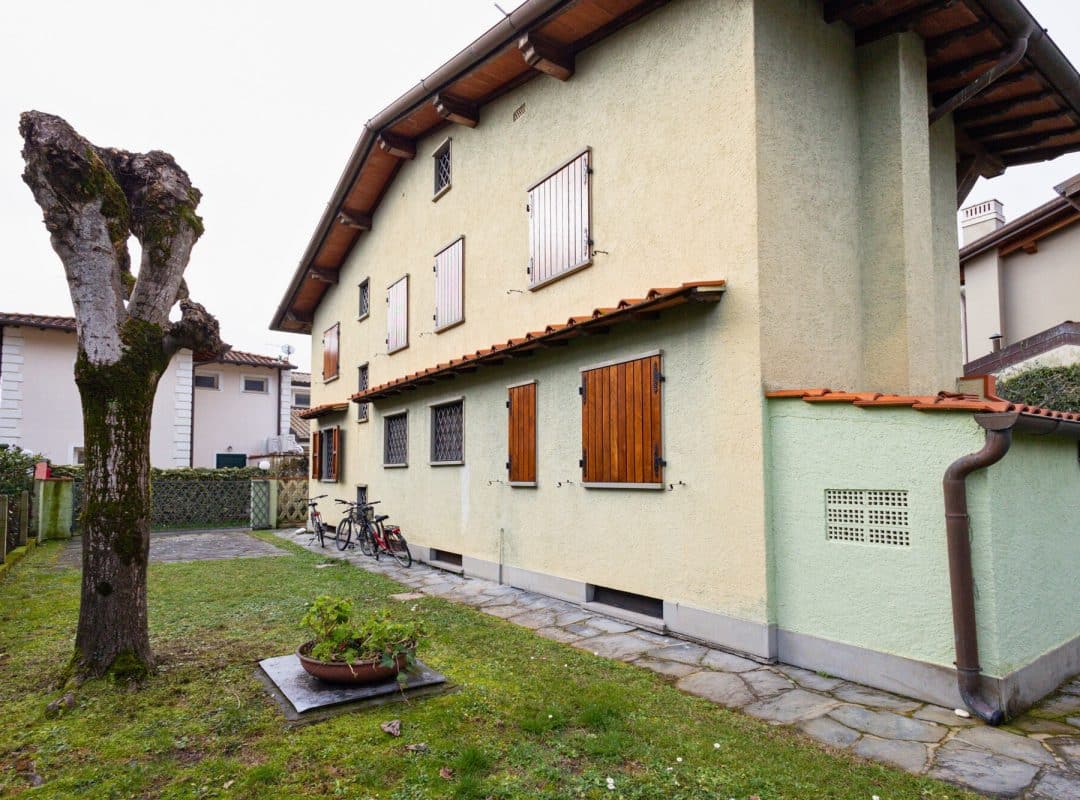 Villa-in-vendita-forte-dei-marmi-esterno-giardino (2)