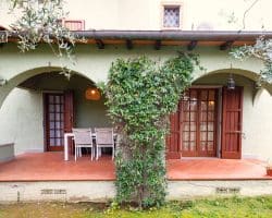 Villa-in-vendita-forte-dei-marmi-esterno-loggiato