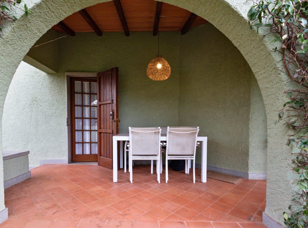 Villa-in-vendita-forte-dei-marmi-esterno-loggiato (3)