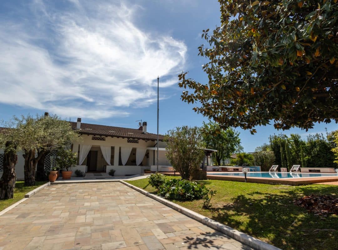 Villa-in-vendita-forte-dei-marmi-esterno