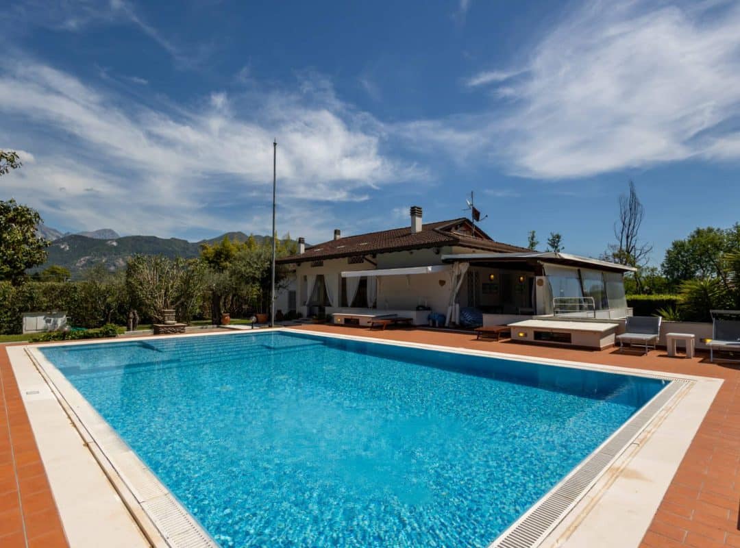 Villa-in-vendita-forte-dei-marmi-piscina