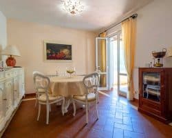 Villa-in-vendita-forte-dei-marmi-soggiorno (3)