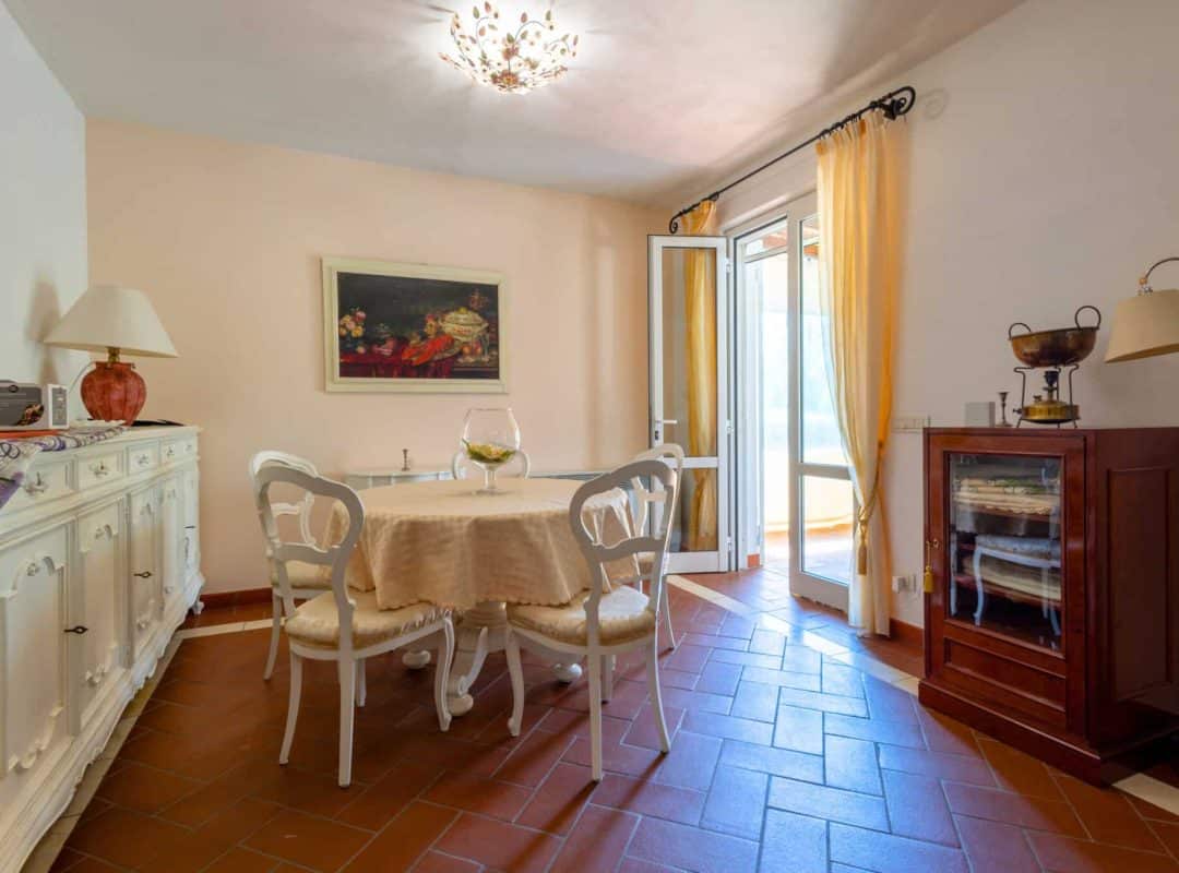 Villa-in-vendita-forte-dei-marmi-soggiorno (3)