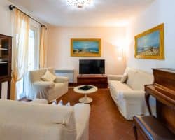 Villa-in-vendita-forte-dei-marmi-soggiorno (4)