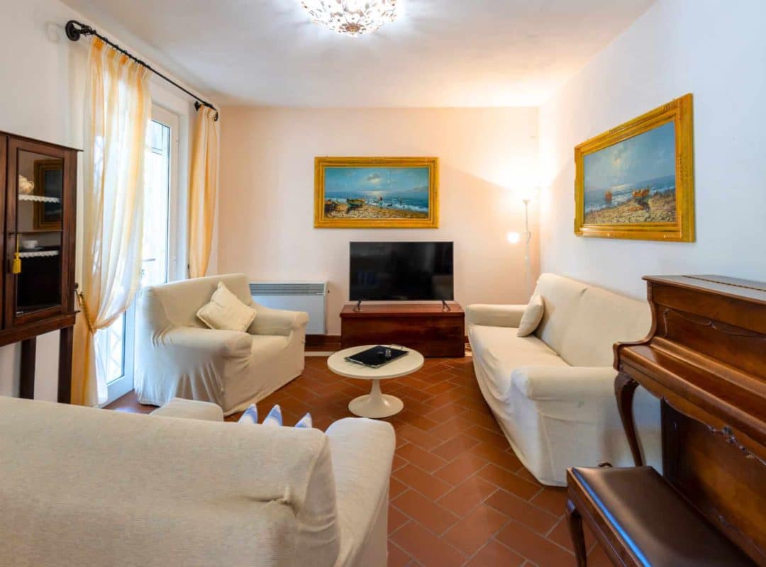 Villa-in-vendita-forte-dei-marmi-soggiorno (4)