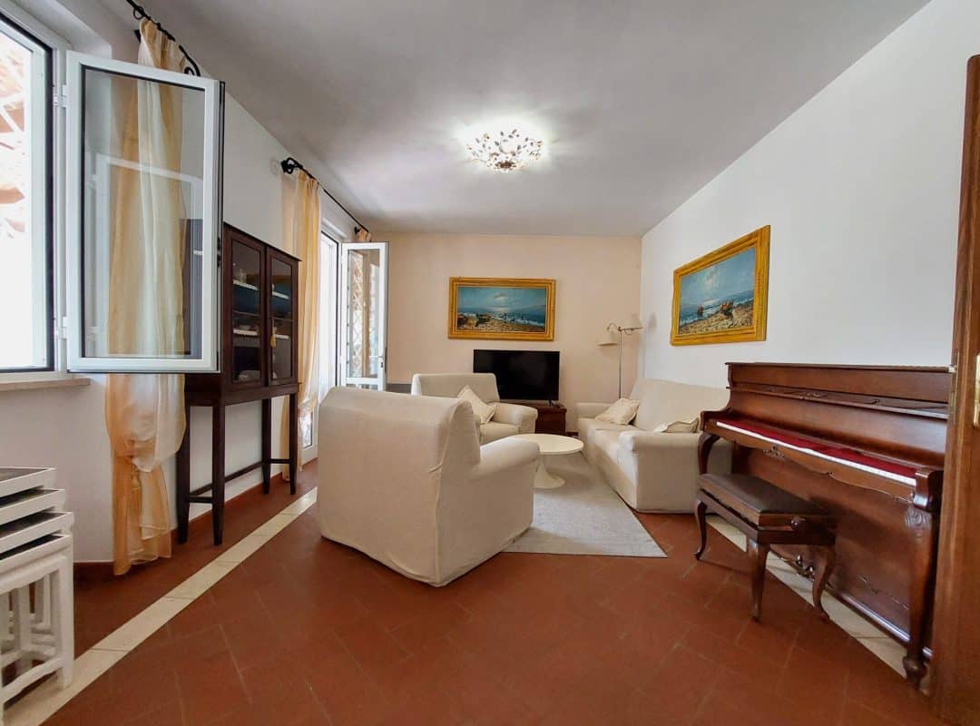 Villa-in-vendita-forte-dei-marmi-soggiorno