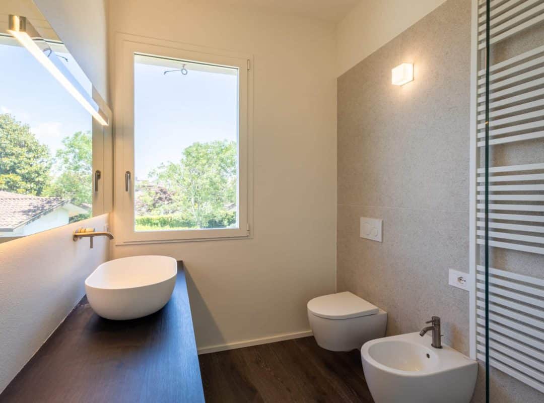 Villa-vendita-FortedeiMarmi-bagno (2)