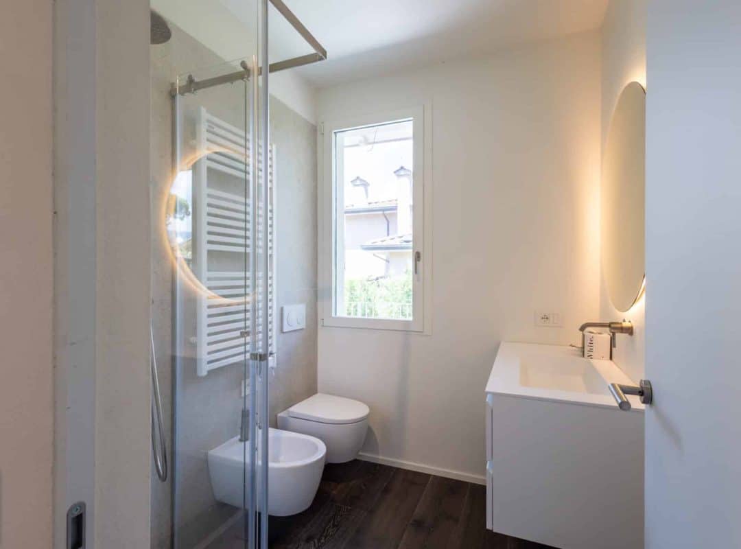 Villa-vendita-FortedeiMarmi-bagno (3)