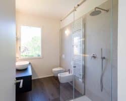 Villa-vendita-FortedeiMarmi-bagno (4)