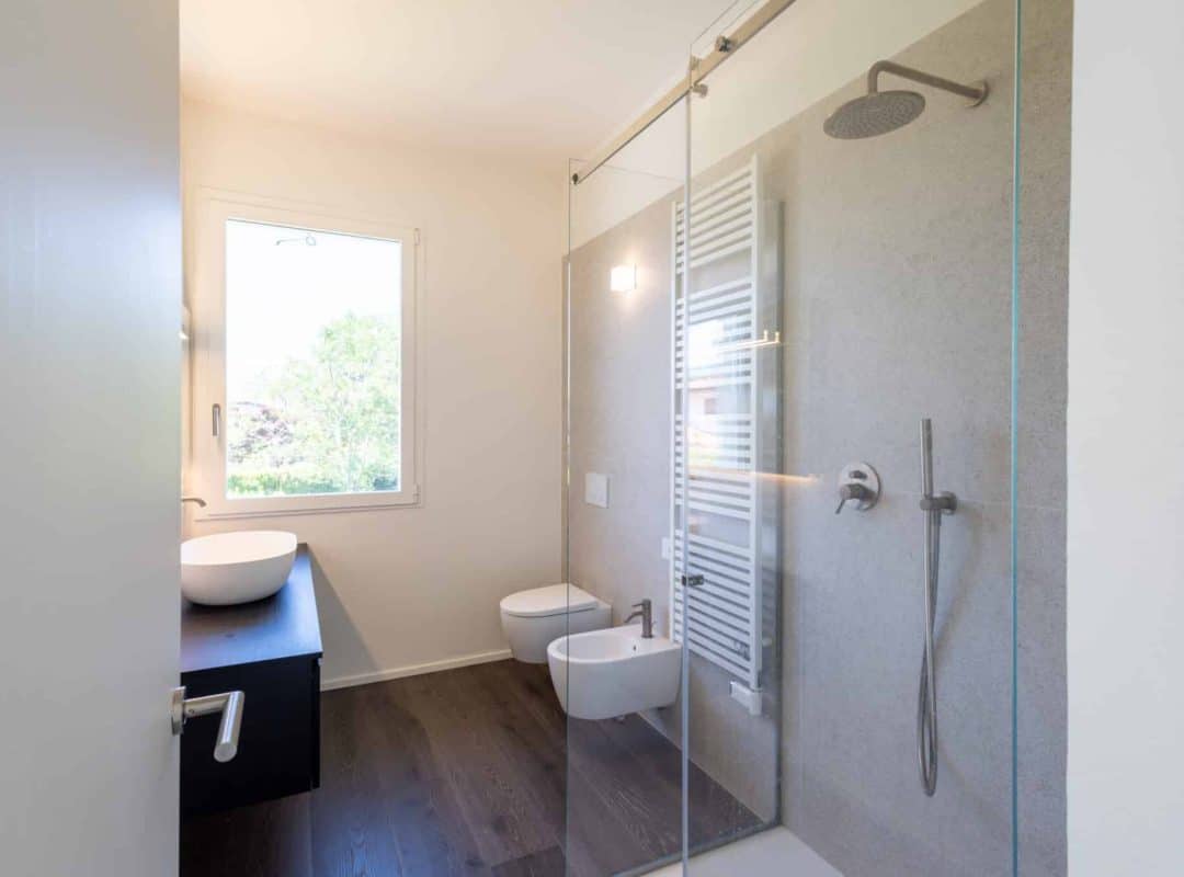 Villa-vendita-FortedeiMarmi-bagno (4)