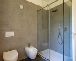 Villa-vendita-FortedeiMarmi-bagno (5)