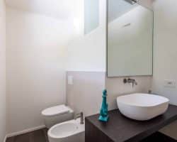 Villa-vendita-FortedeiMarmi-bagno