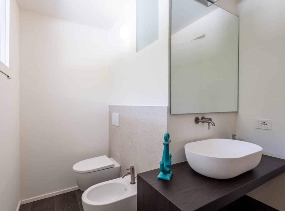 Villa-vendita-FortedeiMarmi-bagno
