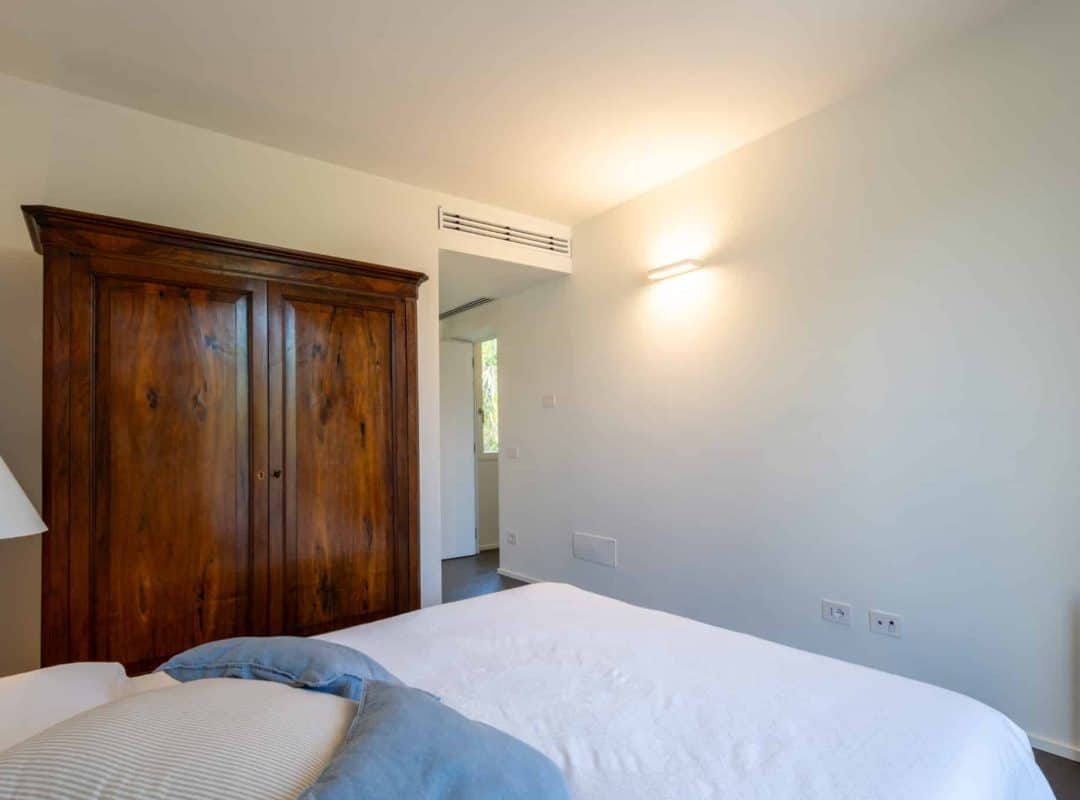 Villa-vendita-FortedeiMarmi-camera (3)