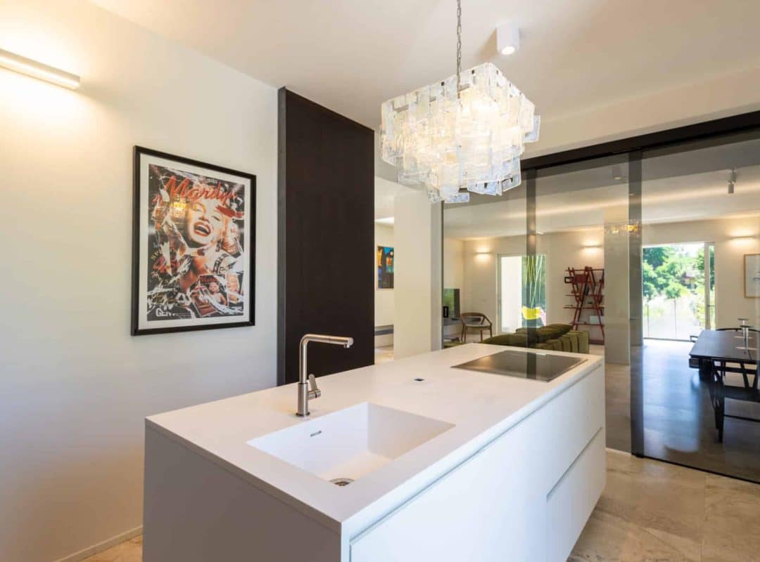 Villa-vendita-FortedeiMarmi-cucina (2)