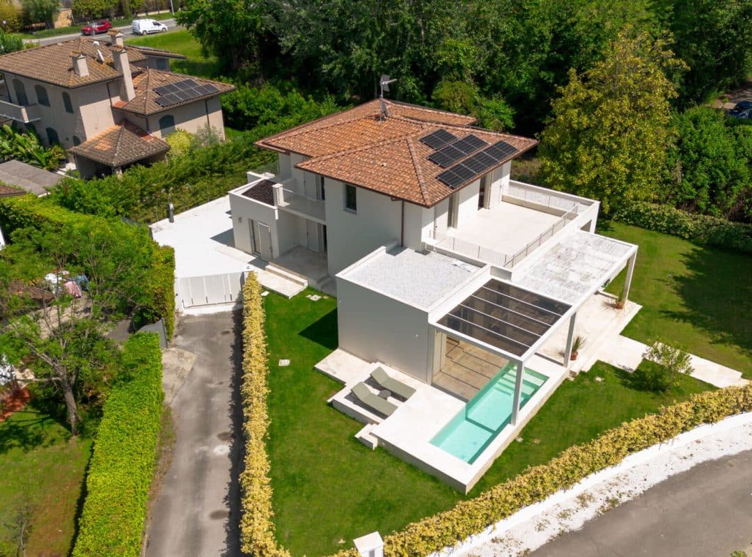 Villa-vendita-FortedeiMarmi-esterno