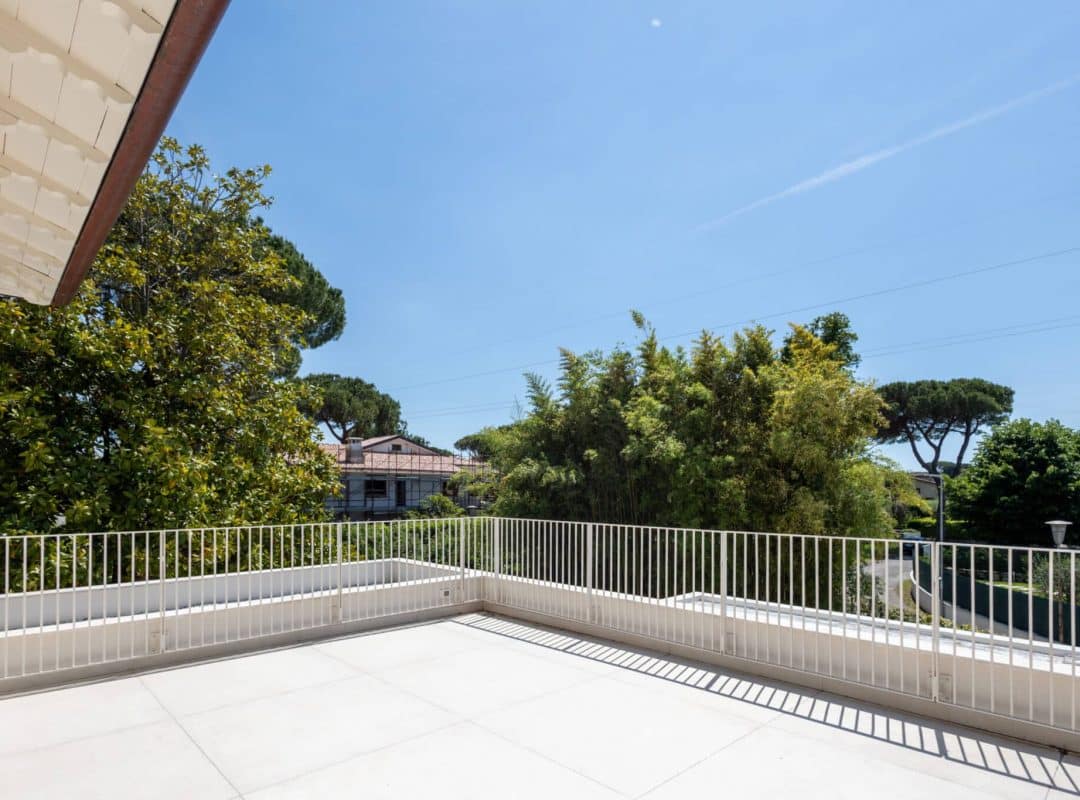 Villa-vendita-FortedeiMarmi-vista