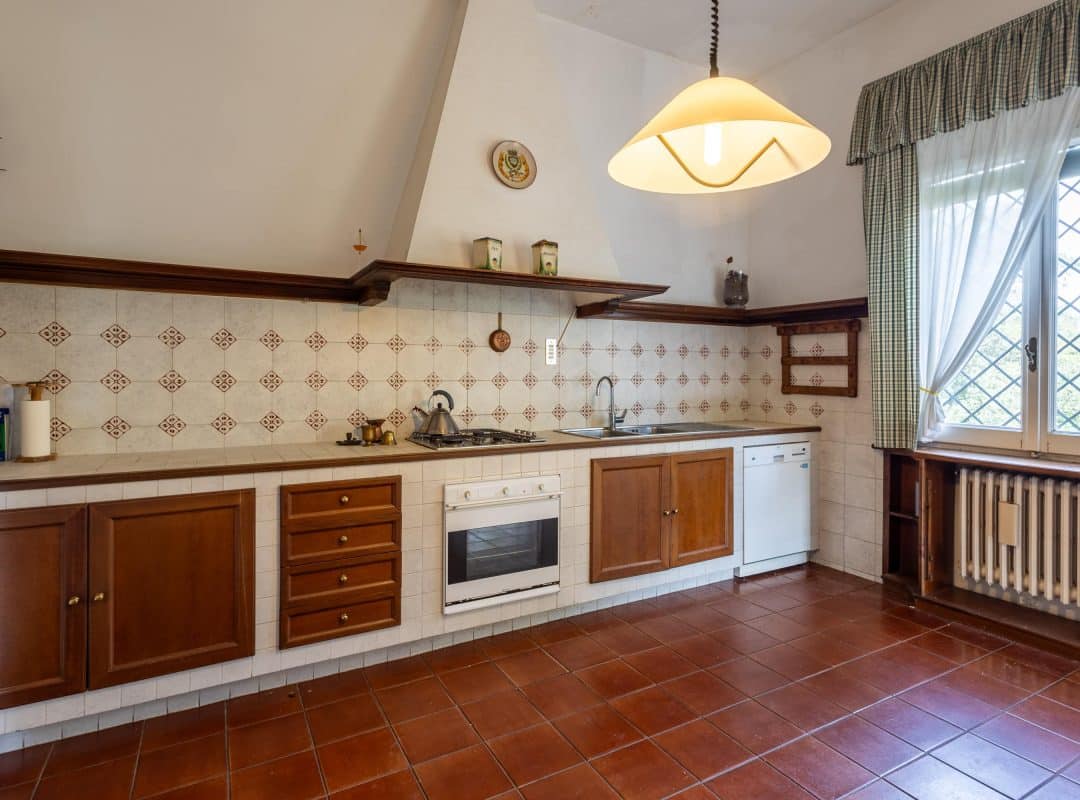 Villa-vendita-firenze-cucina (2)