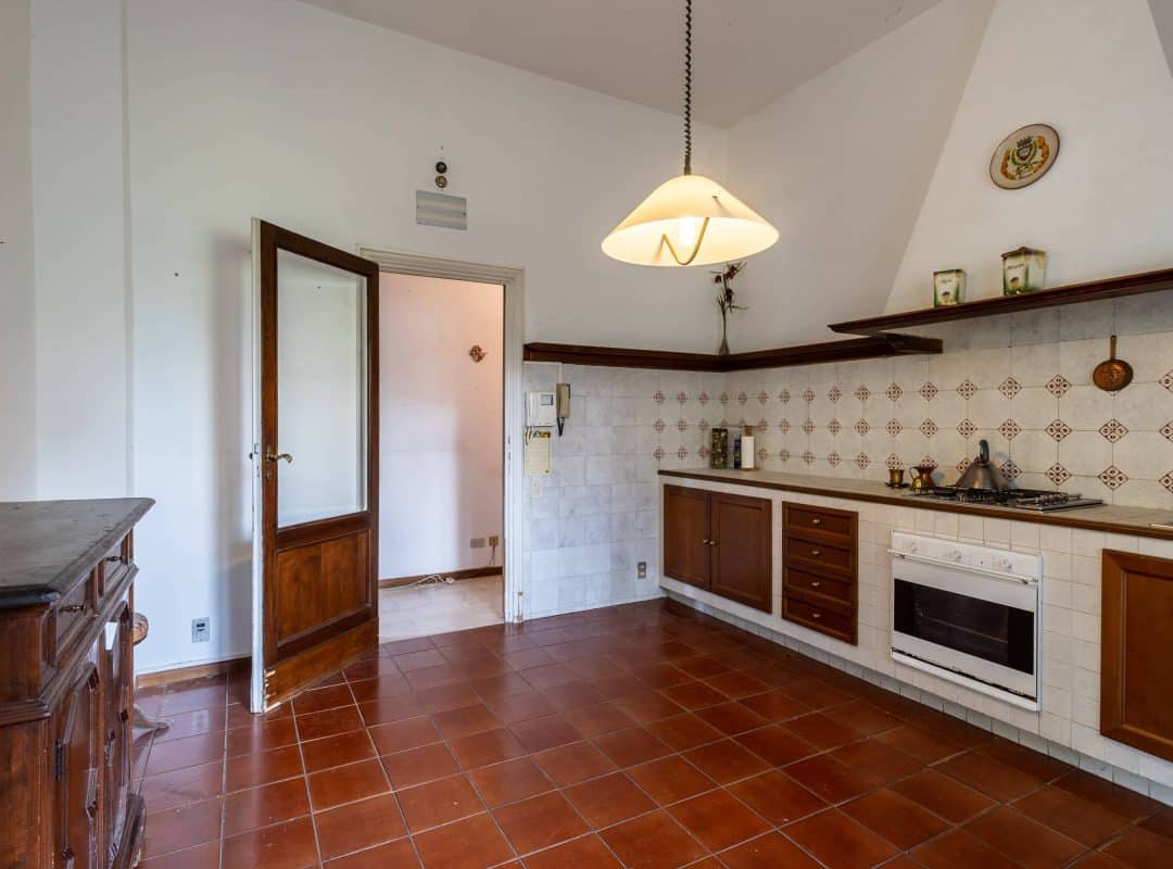 Villa-vendita-firenze-cucina (3)