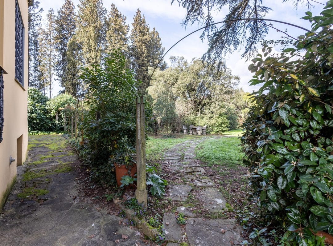 Villa-vendita-firenze-giardino (2)