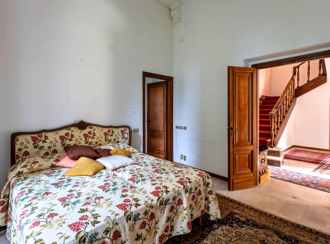 Villa-vendita-firenze-stanza (8)